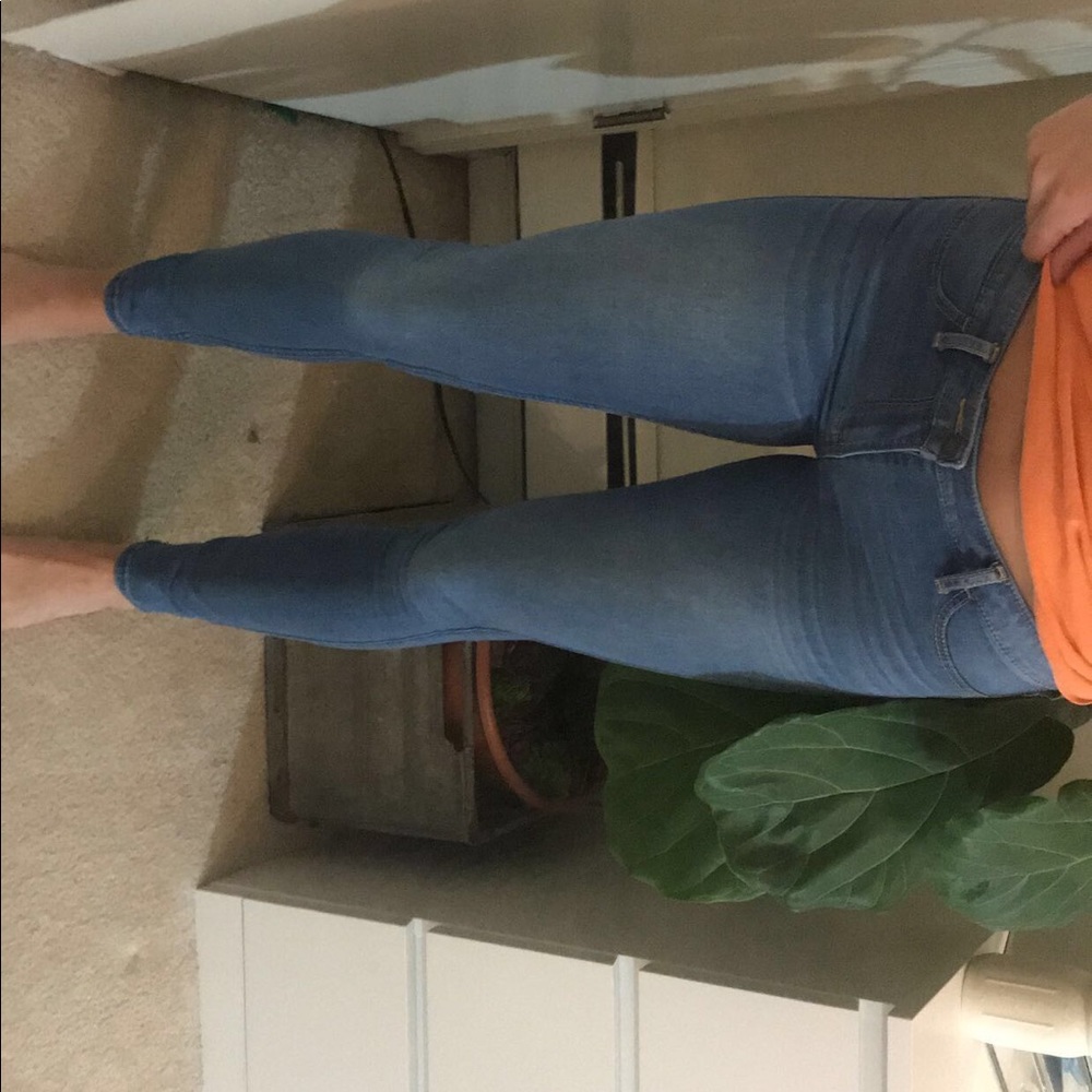 Hollister medium wash (color) denim jeans